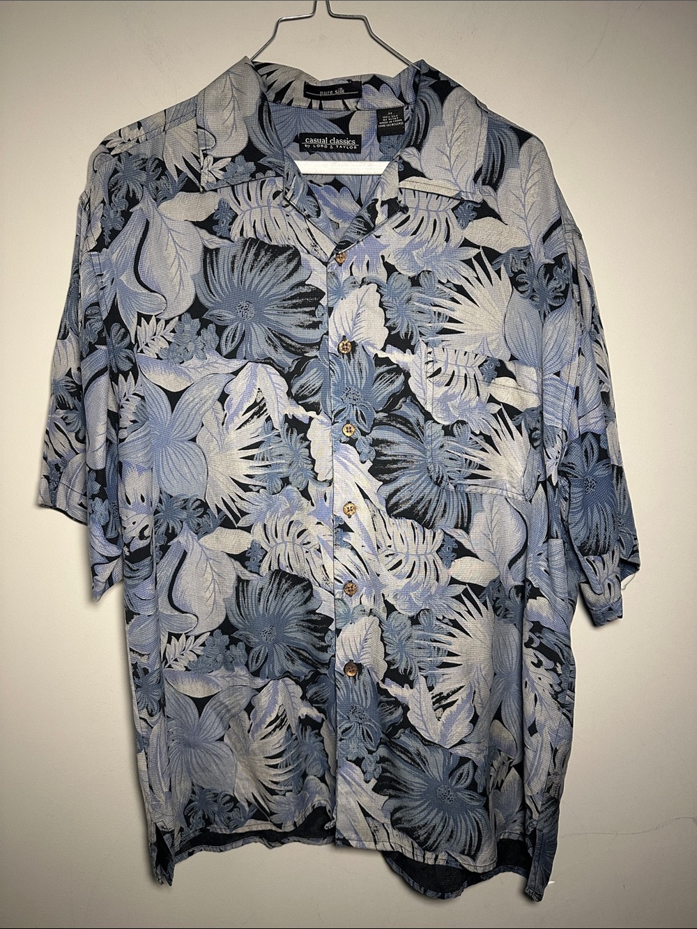 Casual Classics Lord & Taylor silk Men's Blue Floral Hawaiian Shirt